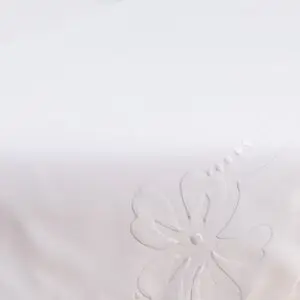 Juego de cama bordado a mano