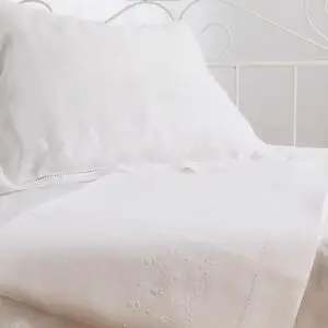 Juego de cama bordado a mano