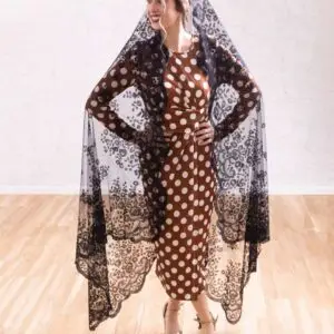 Mantilla bordada a mano
