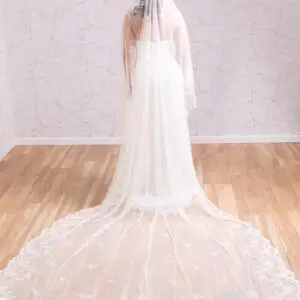 Manto de novia bordado a mano
