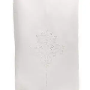 Cortina bordada a máquina
